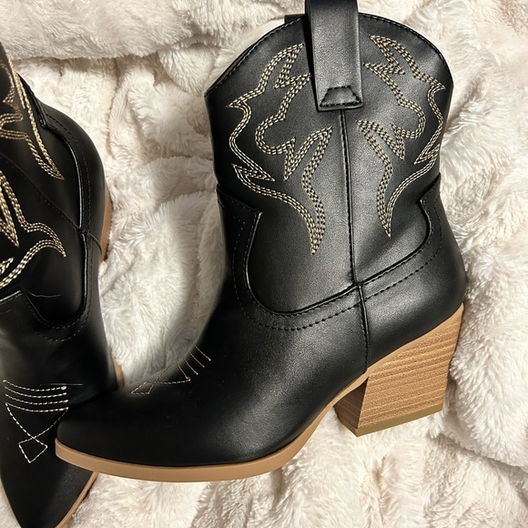 Soda Cowboy Boots 🤠 - Picture 2 of 2